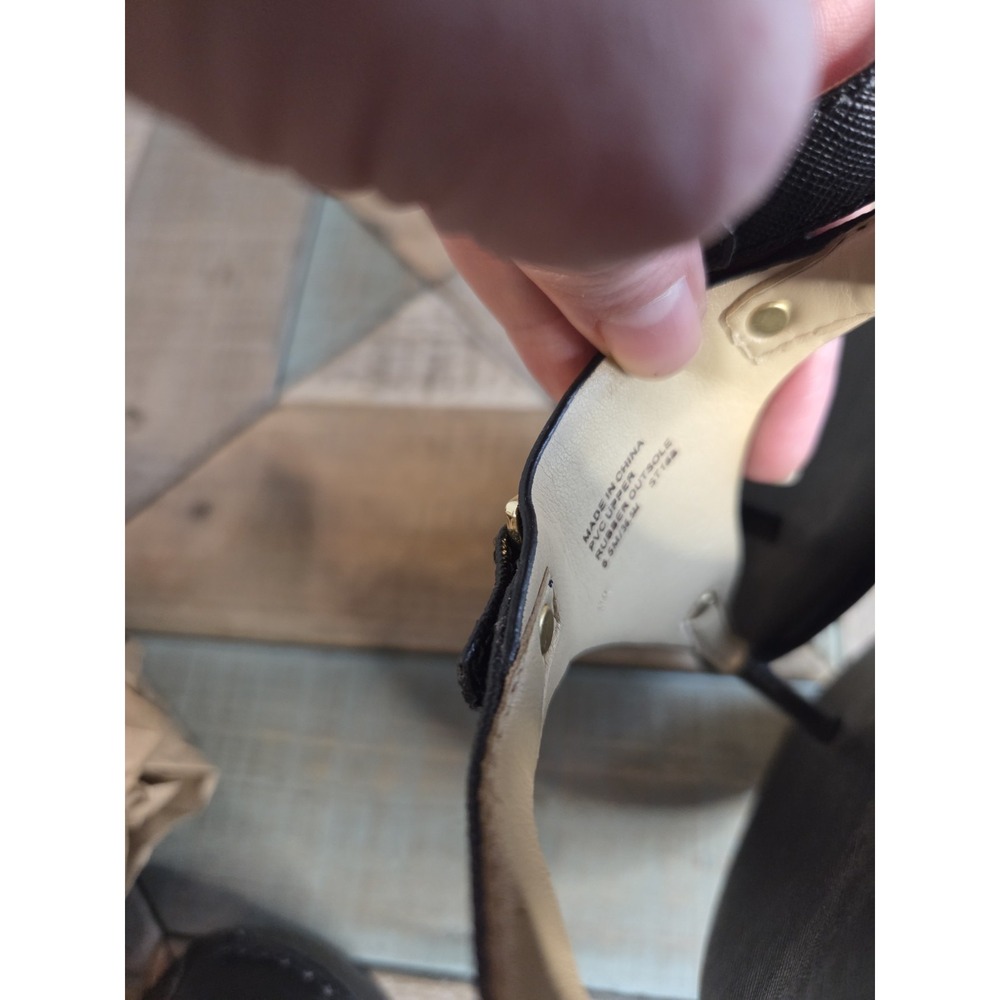 Michael Kors Women's Aubrey Charm Black‎ PVC Thong Sandal Black 6.5M - Picture 7 of 7